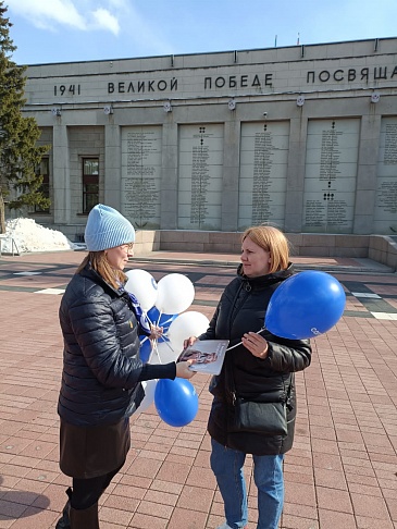 Иркутский филиал «СОГАЗ-Мед» провел информационную встречу на площади у мемориала «Вечный огонь», новости, пресс-релизы, статьи, «СОГАЗ-Мед», омс